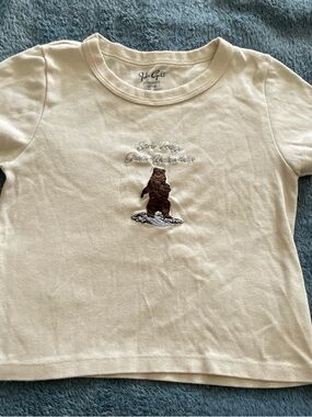 Cream Short-Sleeve Tee with Brown Bear Embroidery